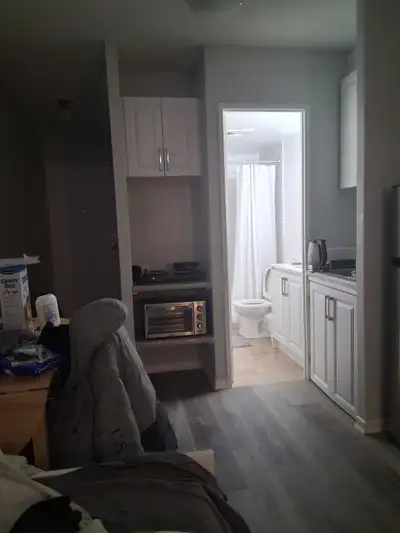 Short-Term, weekly, monthly, Immediate studio space avaliable. Fully furnished and ready to live in...