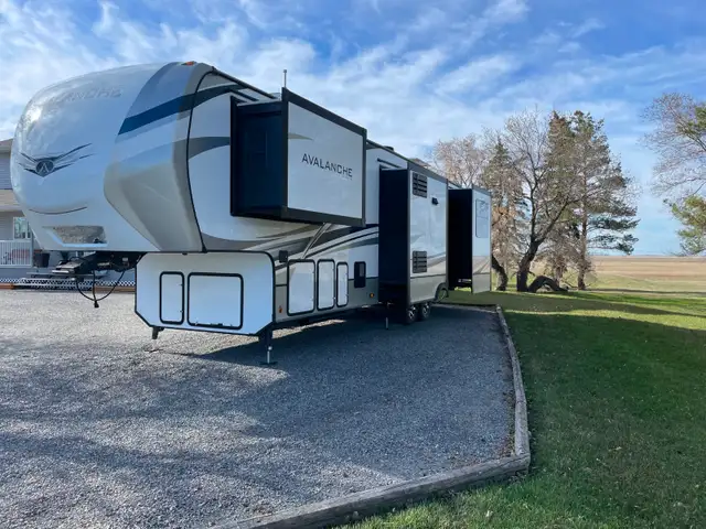 2022 Keystone Avalanche 338GK in Travel Trailers & Campers in Regina - Image 3