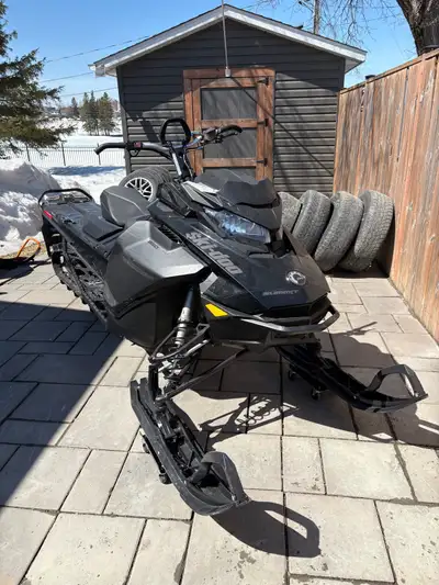 2021 summit 850 154 3km all new clutching, track is in really good condition no lugs missing, lots o...