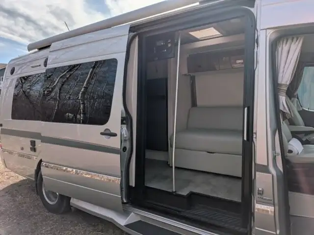 2014 MERCEDES SPRINTER WINNEBAGO CAMPER VAN in RVs & Motorhomes in Edmonton - Image 9