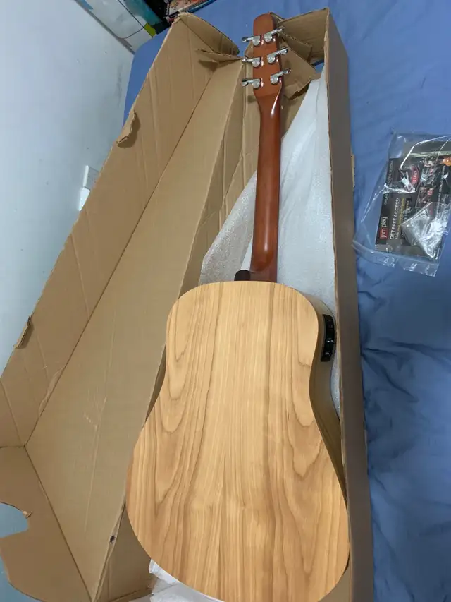 Seagull S6 Classic M-450T Electric Guitar, Almost like New $699 in Guitars in Markham / York Region - Image 3