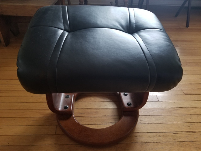 Reclining chair and stool in Chairs & Recliners in Oakville / Halton Region - Image 4