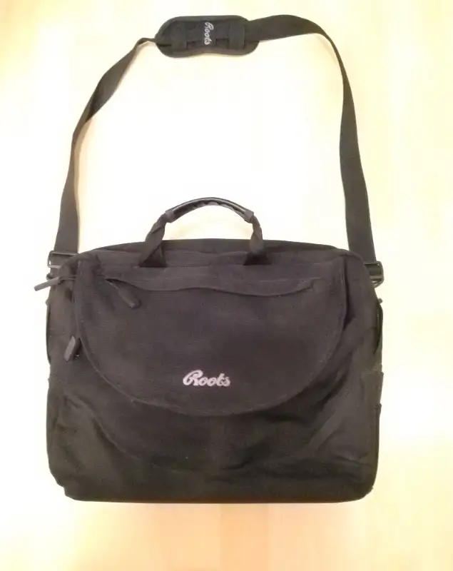 Laptop bag /briefcase, Roots Canada in Laptop Accessories in Oakville / Halton Region - Image 4