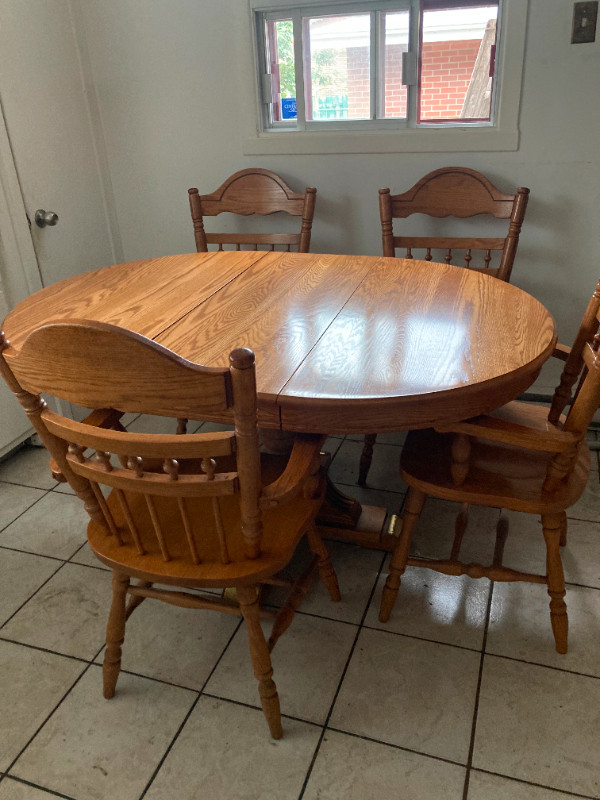 wood dining table set and buffet / table a manger et buffet bois
