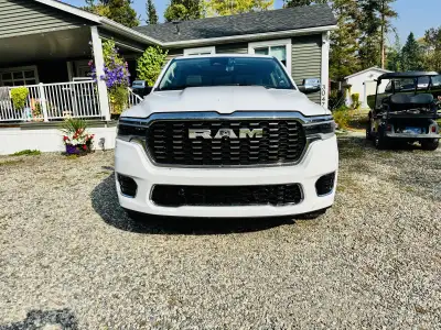 If you’re looking for a truck that delivers full-size capability with first-class luxury, this 2025...