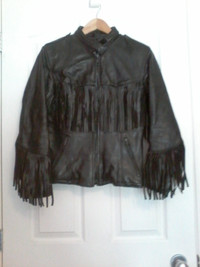 manteau de moto en cuir noir à frange pour femme