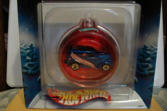 Holiday Hot Wheels in Arts & Collectibles in Edmonton - Image 3