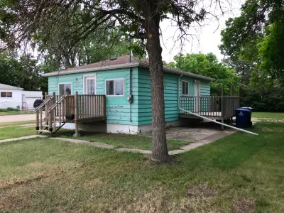 located in Weyburn, near Weyburn Comprehensive School, single-family home, 2 bedrooms, 1 bathroom, 6...