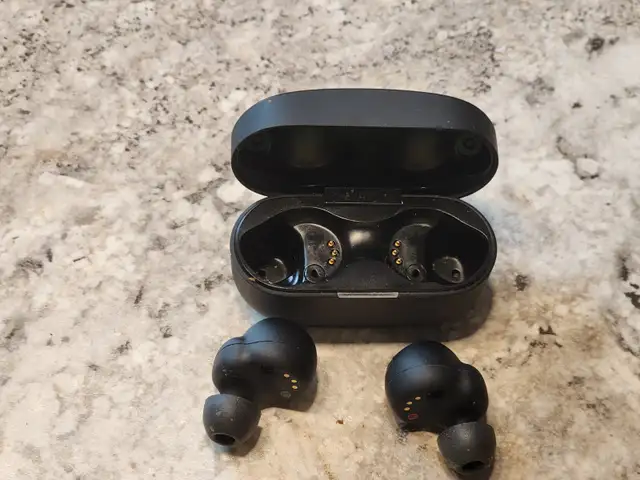 SONY WF-1000XM4 WIRELESS NOISE-CANCELLING EARBUDS in Headphones in Grand Bend - Image 4