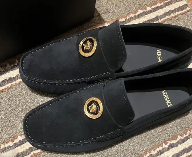 Versace Men Suede Black Shoes in Men's in City of Toronto - Image 2