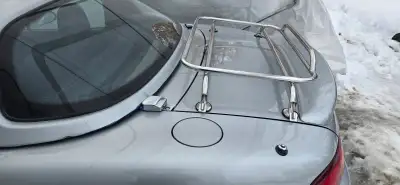 Porte bagage en acier pour miata Mazda Mx5 2000 en excellent état. Se fixe facilement sur le capot d...