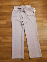 WOMANS PANTS SIZE LARGE NEW