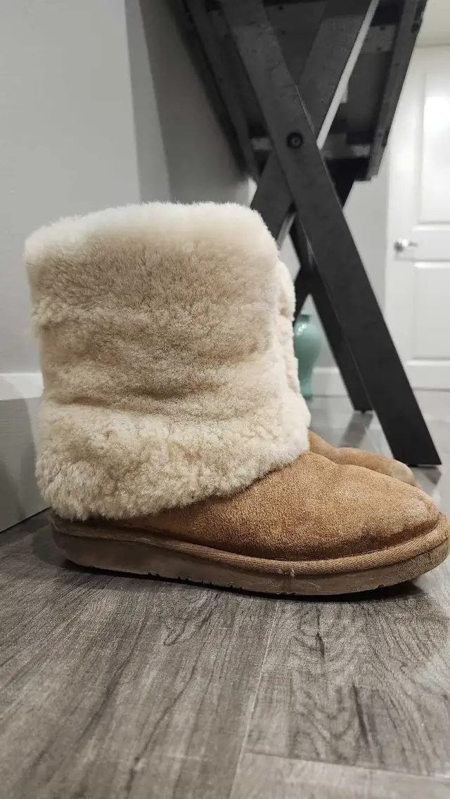 UGG Boots in Women's - Shoes in Markham / York Region - Image 4