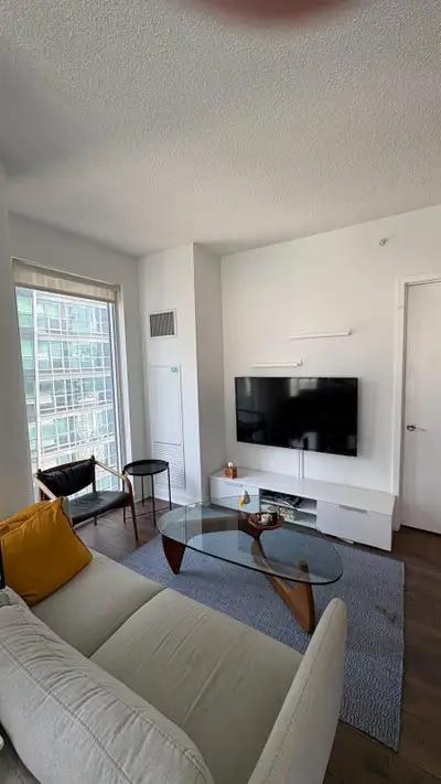 For rent: 2bed + 2bath + parking in downtown Toronto (King West)