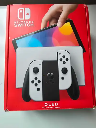 Switch oled a vendre en bonne etat avec super mario wonder et etuis de transport 280$ ferme
