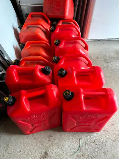 13 assorted size fuel (Jerry) cans No leaks