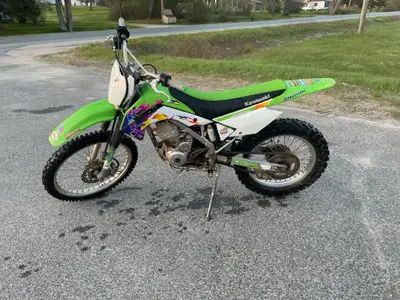 -Has papers -I have the plastic for the back. -Has a slip on fmf exhaust -Runs and start just fine -...