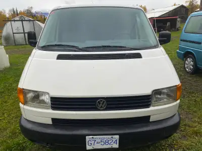 Simple fuel efficient 2.4L 5 cyl diesel engine, manual gearbox and not much in the way of bells and...