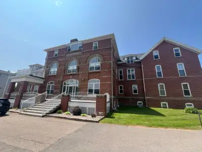 Incredible Deal! 2-Bedroom Apartment | Heat Included | From $889! Location: 37 Kensington Rd, Charlo...