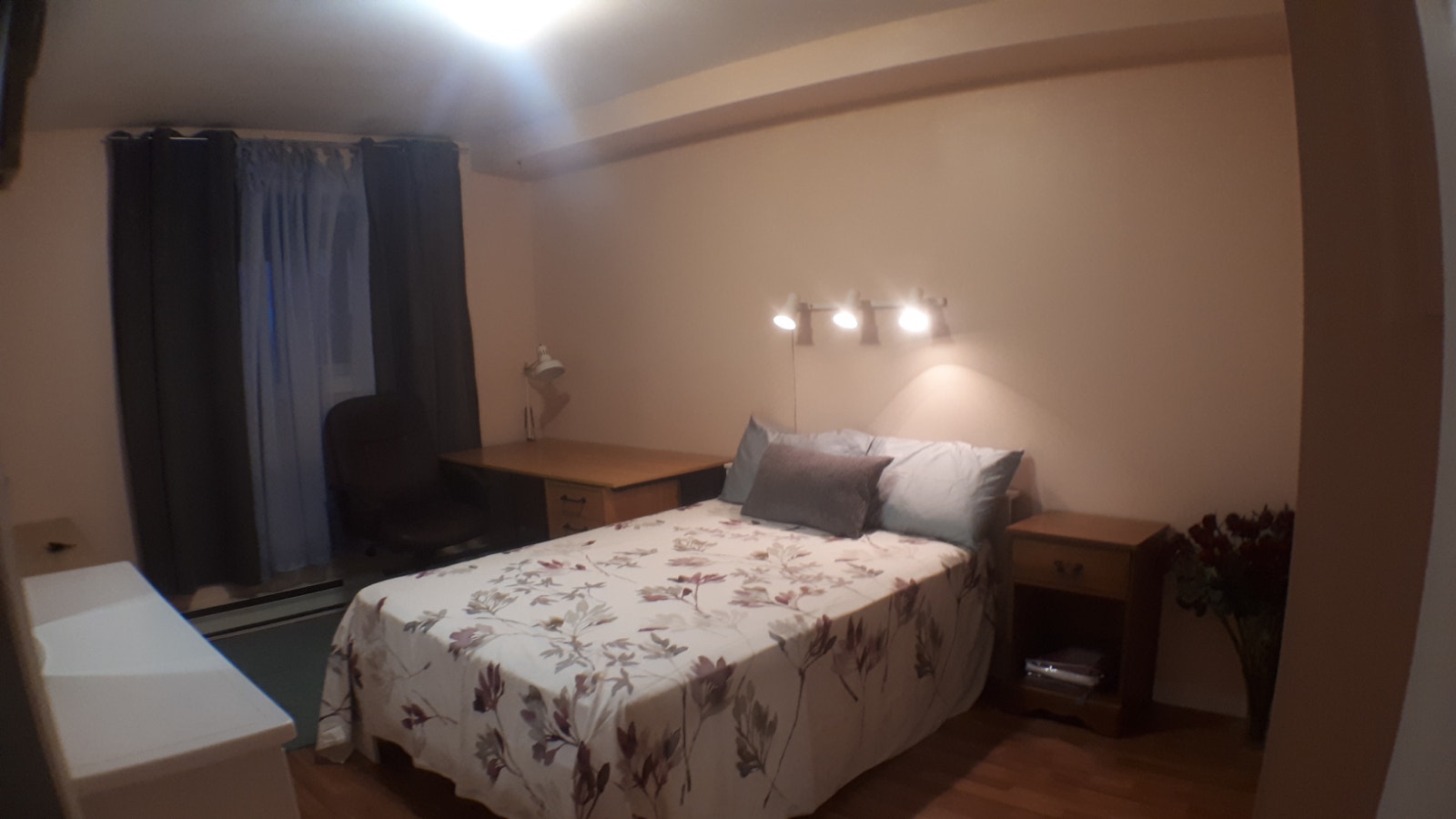 Chambre meublée non-fum. 1 coloc-25 08-800$-métro, plaza,2 parcs — photo 1