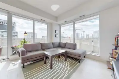 2-bdrm Canary District condo with a view