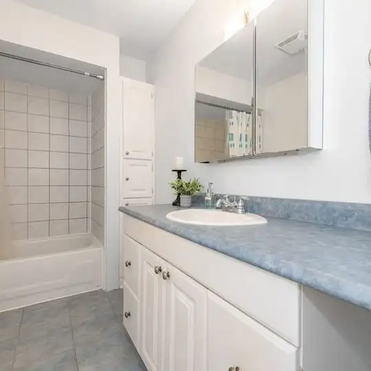 Private room for rent in 5 bed 2 bath house in Gloucester. in Room Rentals & Roommates in Ottawa - Image 9