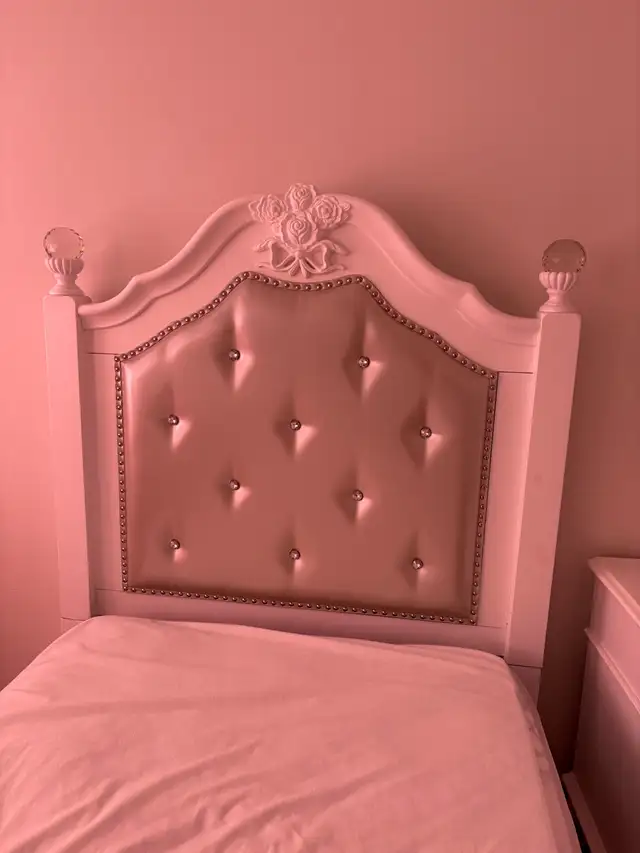 Twin princess white bed Dresser Nightstand in Beds & Mattresses in Oshawa / Durham Region - Image 7