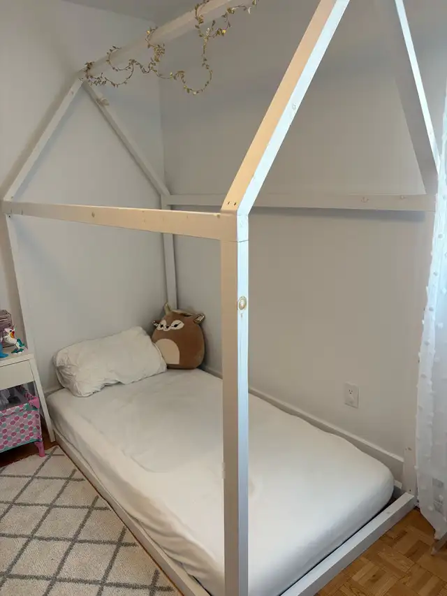 Lit cabane / maison Montesorri pour enfant in Beds & Mattresses in Longueuil / South Shore - Image 3