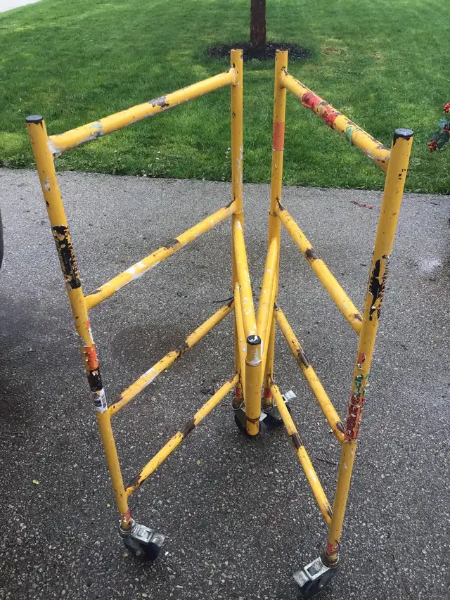 4 ft H Metaltech Steel Folding Scaffold Work Platform / 500 Lbs. in Ladders & Scaffolding in Oakville / Halton Region - Image 3