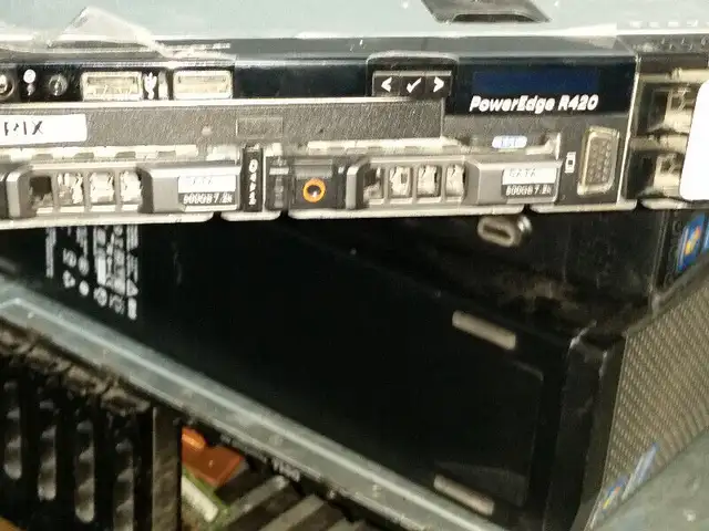 dell poweredge r420 2 x e5-2407 15 gig 2 x 500g hundreds servers in Other in City of Montréal - Image 4