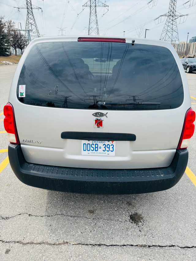 2005 Saturn Relay 7 seater ( LOW KM )  in Cars & Trucks in Markham / York Region - Image 2