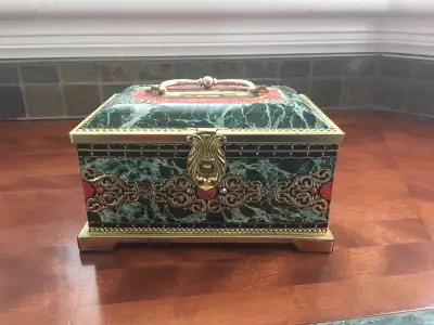 boite métal Blue Bird confectionery Harry Vincent, View more