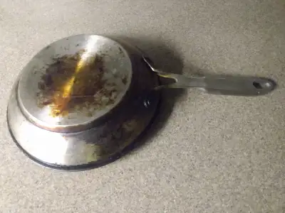 Seasoned small frypan Great for eggs, scrambling, poaching in water, small steak fry etc $15