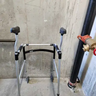 Medical walker with removable underarm support lightly used