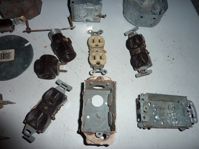 Lights Switches/Electrical Outlets and Receptacles in Electrical in City of Toronto - Image 3