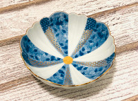 Vintage Asian Porcelain bowl, Blue and white, Gold honeycomb