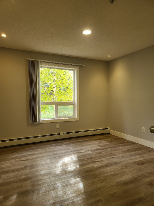 New renovated one bedroom Clareview Condo by LRT Station Long Term