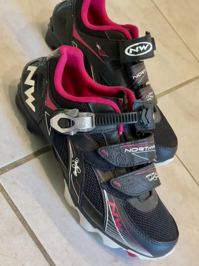 NorthWave Size 7.5 Women’s Bike Shoes Clip-in Cycling in Clothing, Shoes & Accessories in Kitchener / Waterloo - Image 3