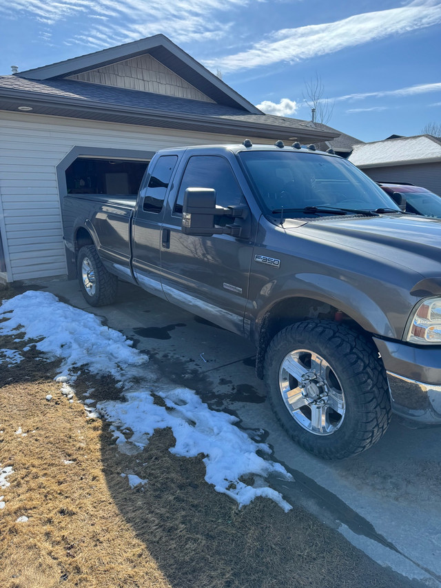 2006 Ford F350. in Cars & Trucks in Red Deer - Image 2