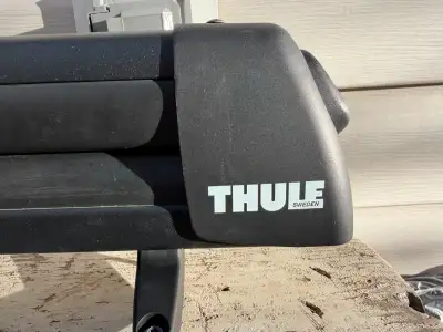 Selling a Thule ski and snowboard roof rack carrier (Model 91725B). Great quality rack made in Swede...