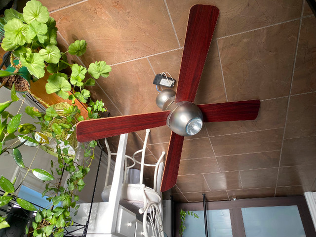 Ventilateur luminaire de plafond avec télécommande -- 60$ dans Éclairage intérieur et plafonniers  à Lanaudière - Image 3