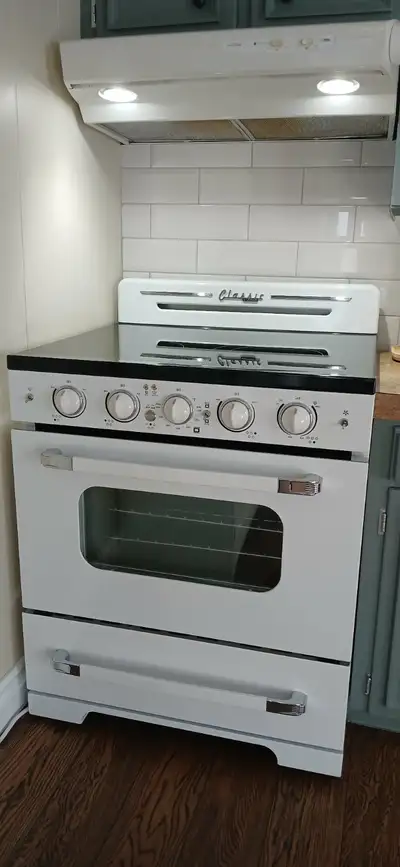 Cuisinière et Réfrigérateur Style Rétro de Unique Appliance, View more