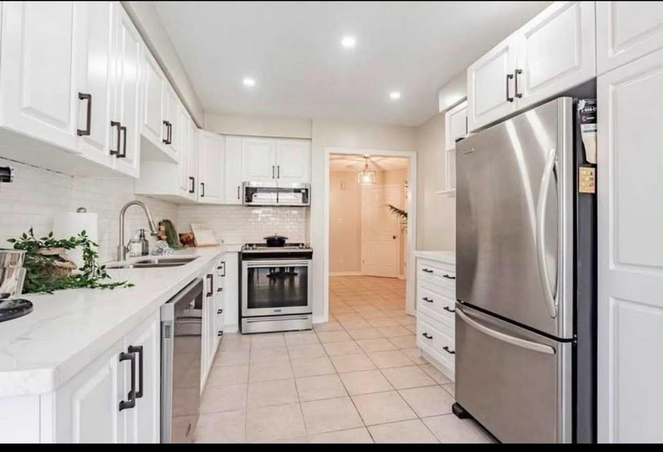 3 edrooms available for rental in a detached house in Scarboroug 4