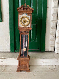 Vtg dollhouse grandfather clock