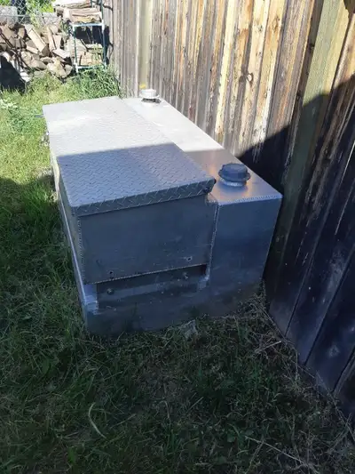 Slip tank with tool box. Fits Ford with regular box 58" across