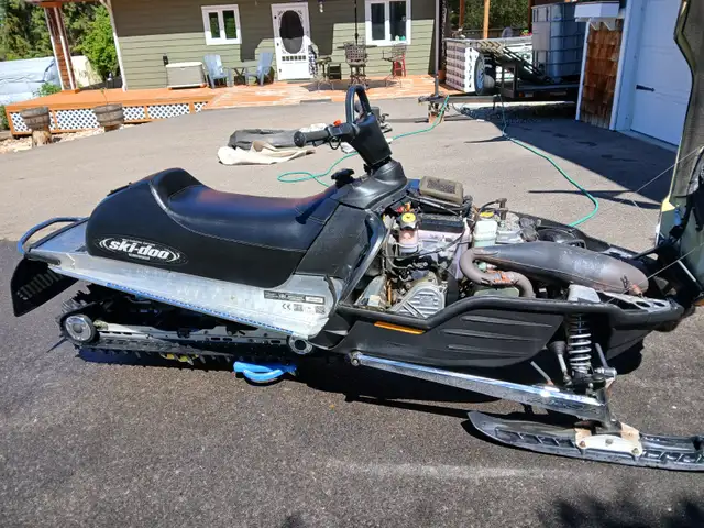2000 Ski-Doo Summit Millenium Edition 700 - Heated-Garage Kept