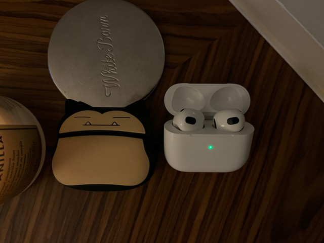 Airpods  in Speakers, Headsets & Mics in Ottawa