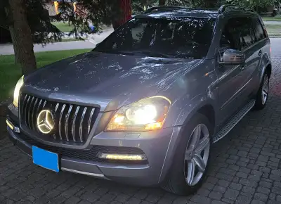Very low mileage 4x4 Mercedes GL550, limited Grand Edition, originally equipped with AMG package. 7-...