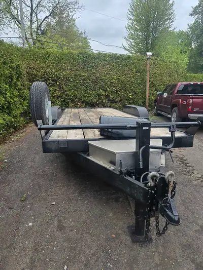 2024 Trailers plate-forme tilt 20 pieds tandem freins électriques antirouille 4 pneus neufs 14 plies...
