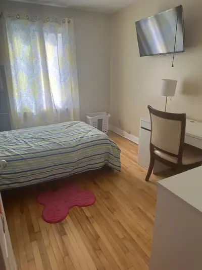 Grande chambre lumineuse à louer – quartier tranquille! Vous cherchez un endroit calme et bien situé...